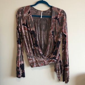 Free People Tie Front Top with Bell Sleeves 💥💥